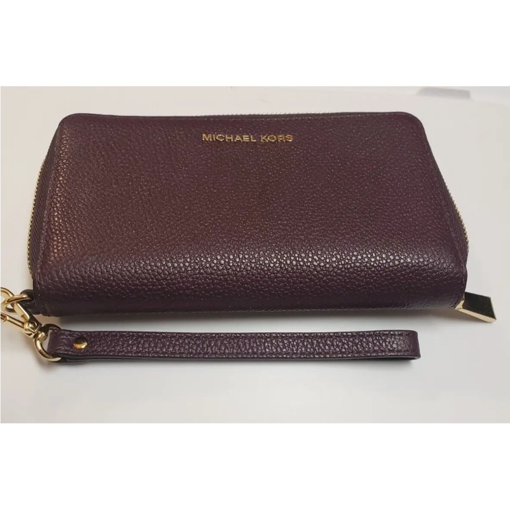 Micheal Kors purple wallet - Picture 4 of 4